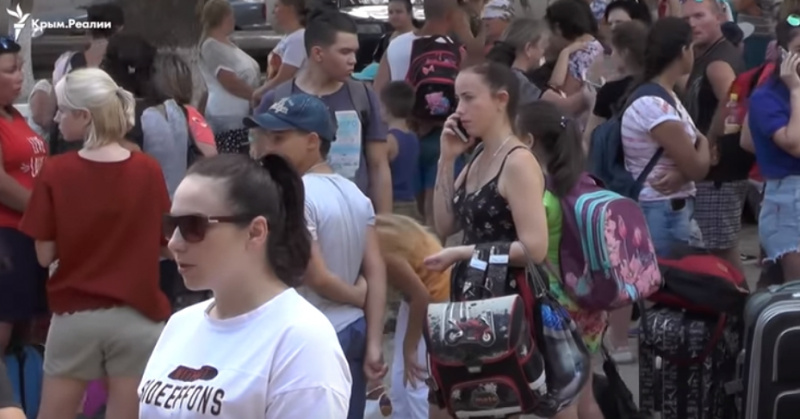 На збори дали годину: мешканка окупованого Армянська розповіла, як евакуювали дітей